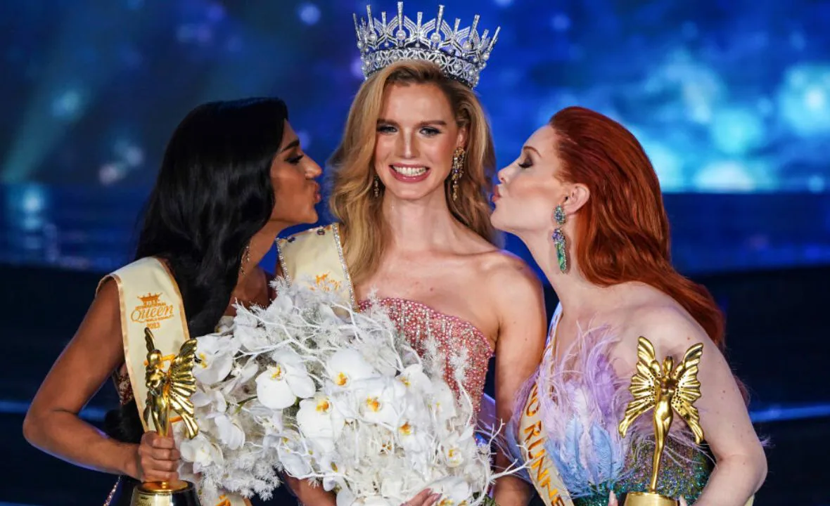https://www.flair.nl/juice/solange-dekker-miss-international-queen~b1b53b55/?referrer=https%3A%2F%2Fwww.google.com%2F